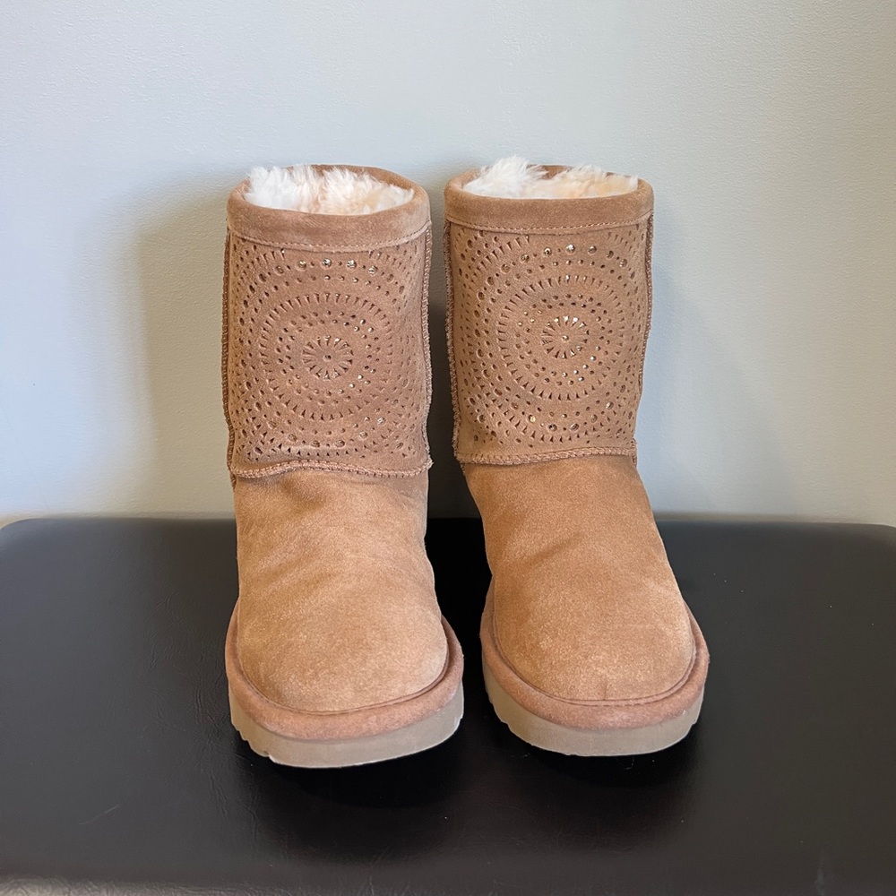 UGG women booth